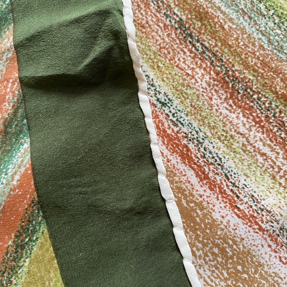 30’ x 30’ green silk square - Picture 2 of 7